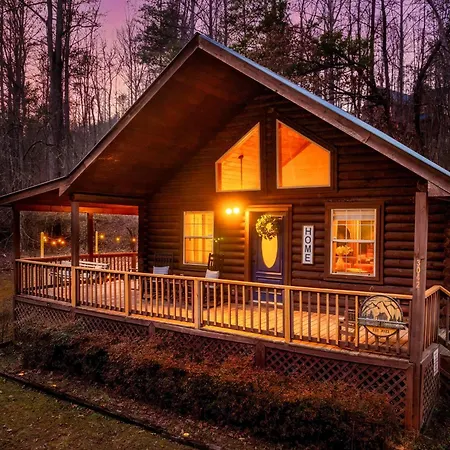 Peaceful Cabin - Hot Tub, Fire Pit & Fireplace